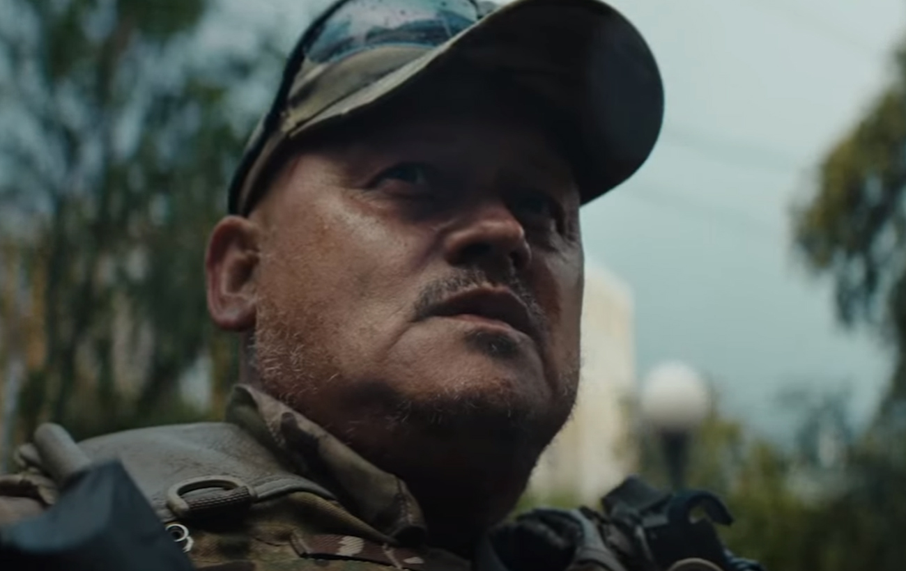 Океан Ельзи показали щемящее видео, в котором переплелись жизнь в тылу и боевые действия на фронтах